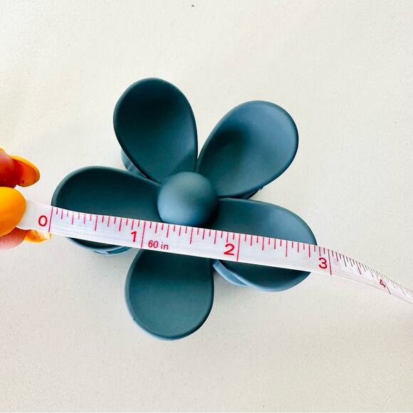 NEW FREE PEOPLE Steel Grey Gray Daisy Flower Claw Clip Hair Retro Oversized Updo - Picture 4 of 8